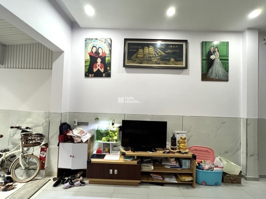 NHÀ ĐẸP 3 TẦNG HẺM 1 SẸT ĐƯỜNG LÒ LU - HẺM THÔNG XE TẢI - GIÁ 6.8 TỶ (TL)