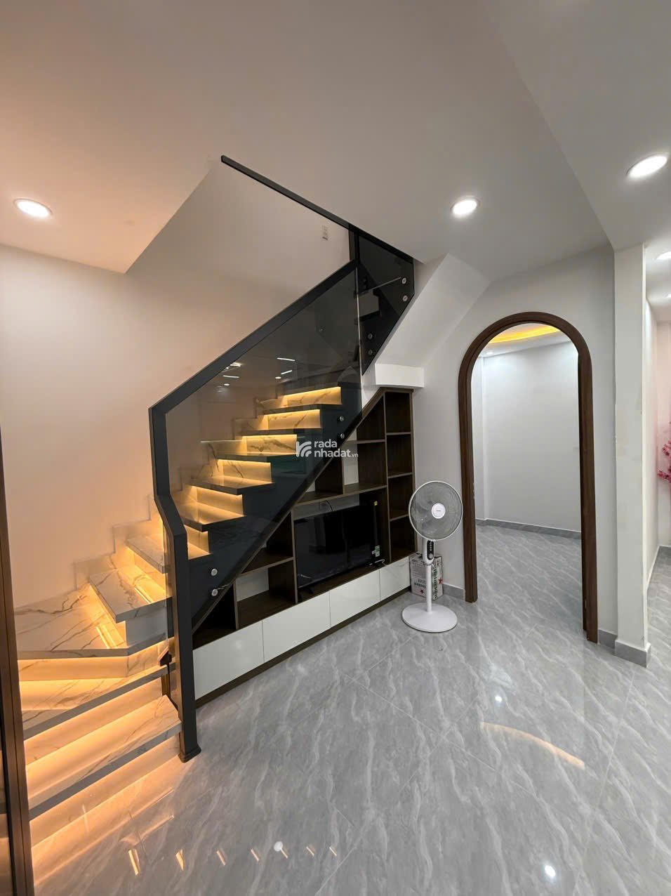 Gần MT Âu Cơ, 35m2 nở hậu, 3PN mới keng, chỉ 4.75 tỷ, dọn vào ở ngay