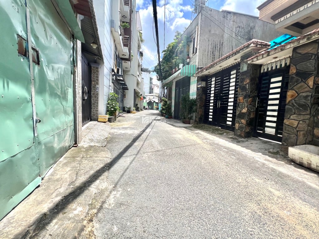 NGAY AEON MALL, HXH HUỲNH VĂN GẤM, TÂN PHÚ, 111M2 NGANG RỘNG HIẾM CÓ. GIẢM 550TR CHỈ 11T TL TỐT