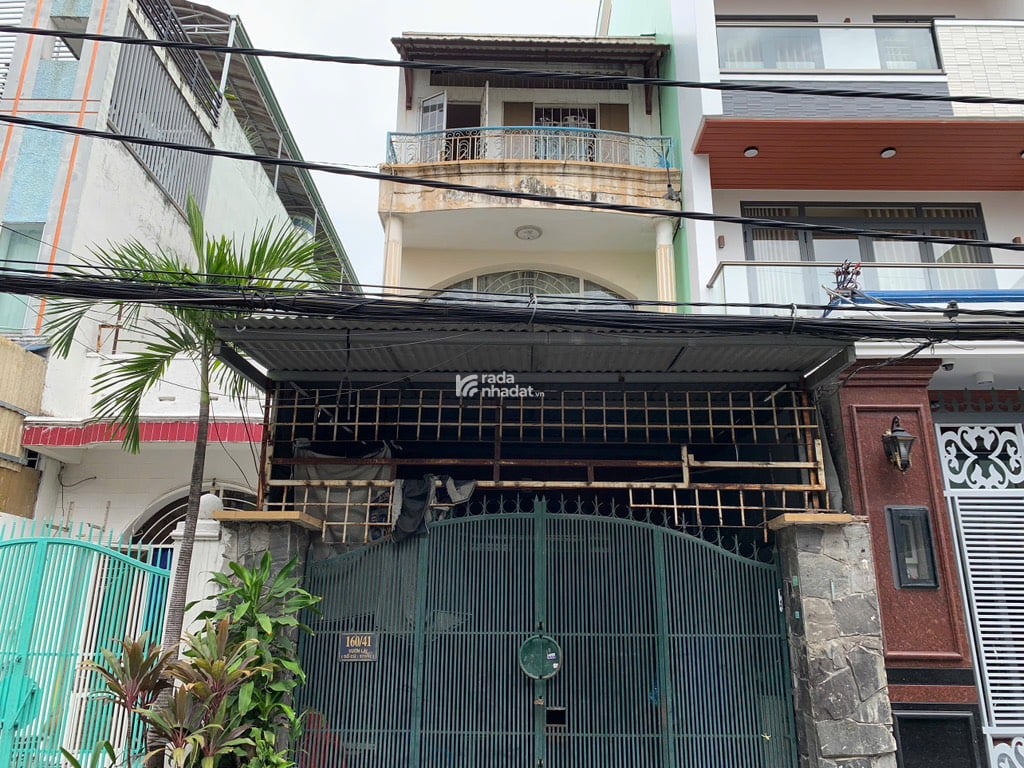 Đặc điểm: Ngay ủy ban nhân dân Quận , Bệnh viện , Trung tâm thương mại , Trường học các cấp ,