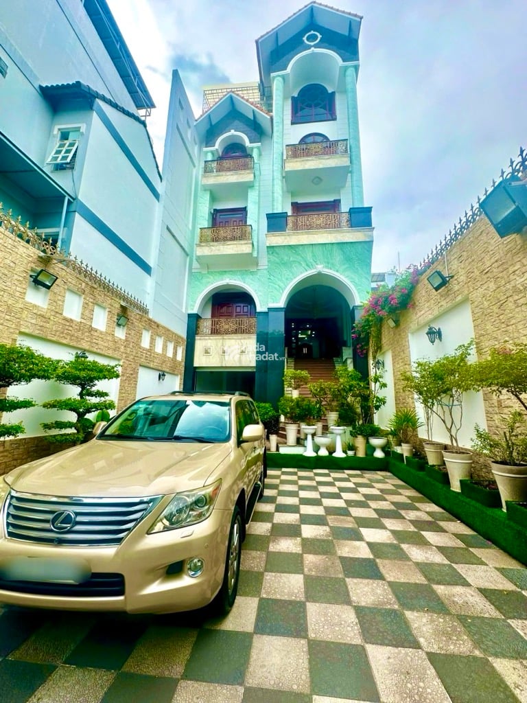 Biệt thự cao cấp 5 Tầng, diện tích lớn, Thiết kế mới lạ đẹp hiện đại, trang bị nội thất cao cấp