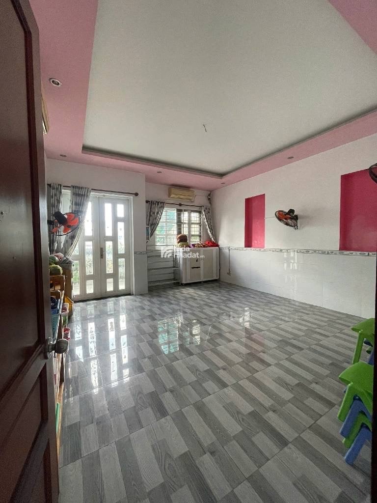 Bán nhà mặt tiền đường Chuyên Dùng Chính Q7 - 9x30 cho thuê 42tr/tháng - ngay cầu phú xuân - 17.9Ty