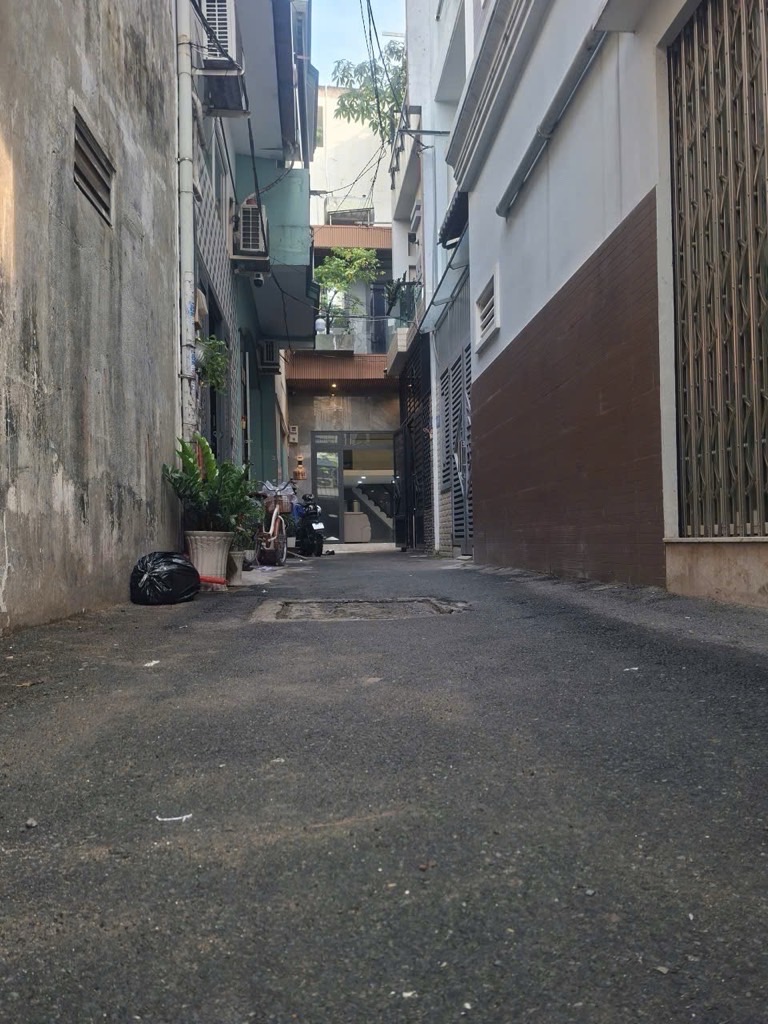 NHÀ MỚI TINH THIẾT KẾ SANG TRỌNG ĐẦY ĐỦ TIỆN ÍCH.