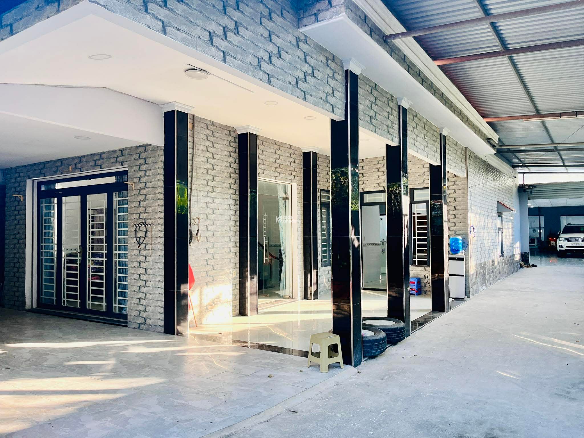 Bán Nhà và Xưởng.Xuân Thới Thượng, Gần Chợ Đầu Mối Hóc Môn. 880m2, Ngang 24m Đường 8m Thông.