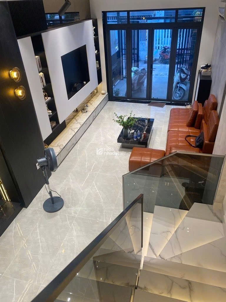 Nhà đẹp có bãi ôtô  cách PMH 1 phút - đẹp full nội thất -4*16--64 MV - nhỉnh 7T TL