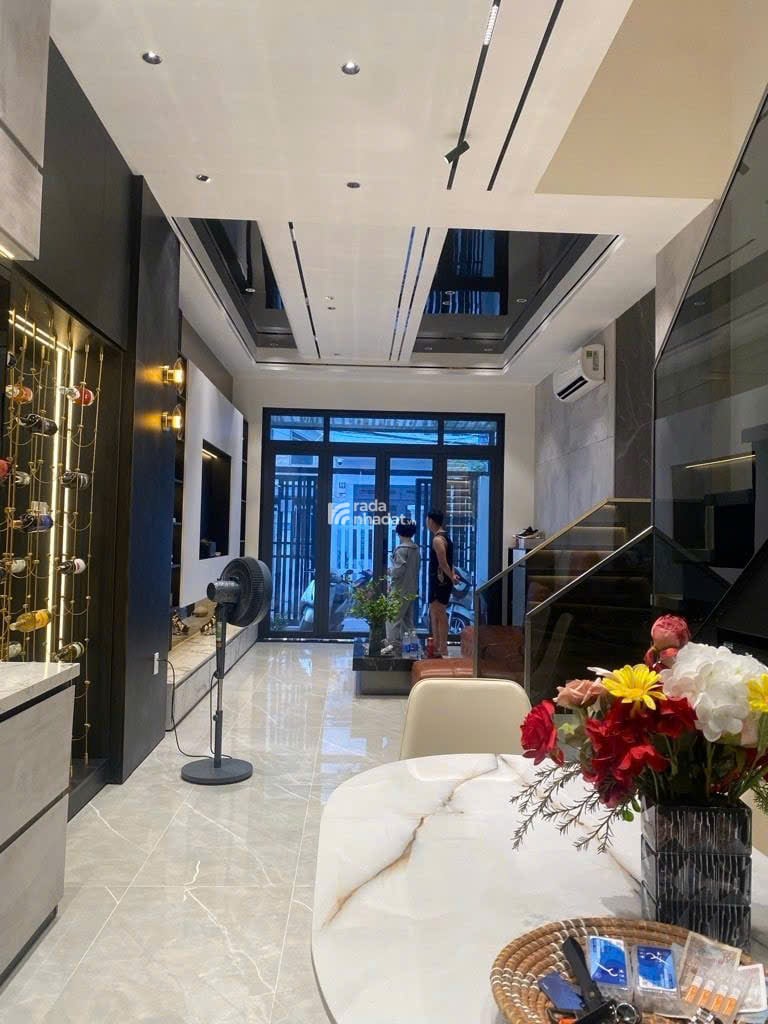 Nhà đẹp có bãi ôtô  cách PMH 1 phút - đẹp full nội thất -4*16--64 MV - nhỉnh 7T TL