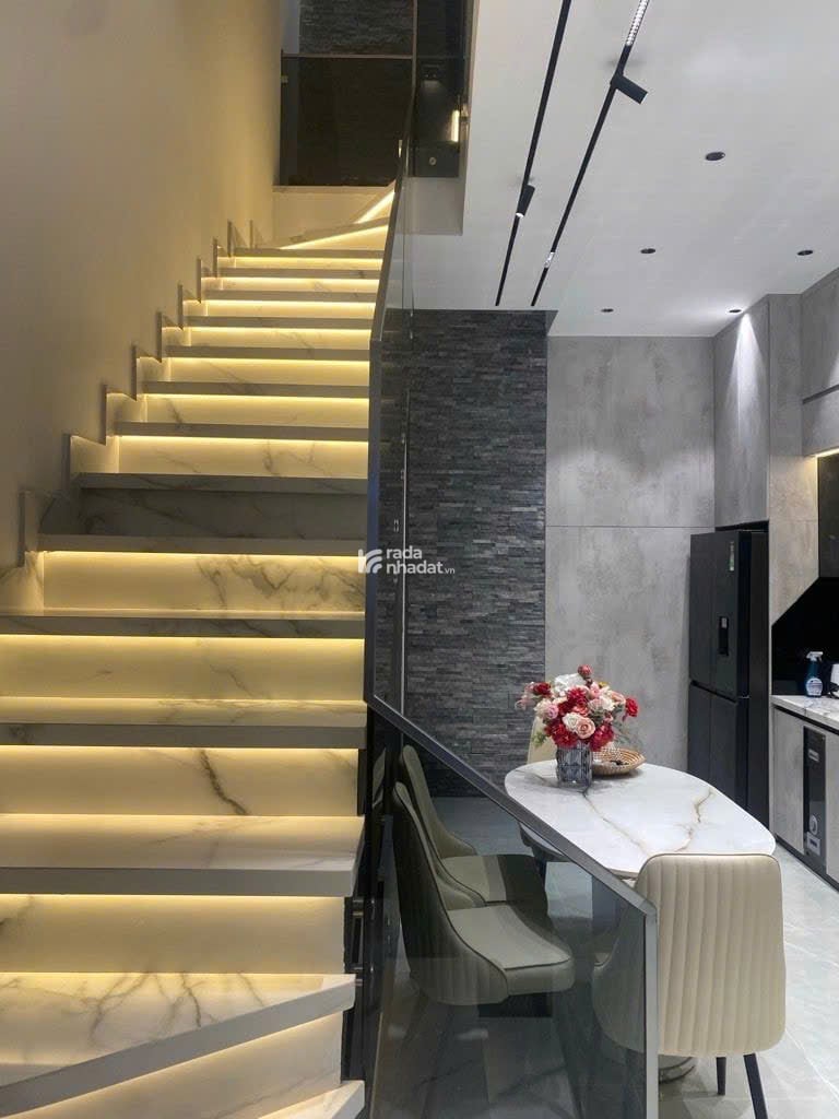 Nhà đẹp có bãi ôtô  cách PMH 1 phút - đẹp full nội thất -4*16--64 MV - nhỉnh 7T TL