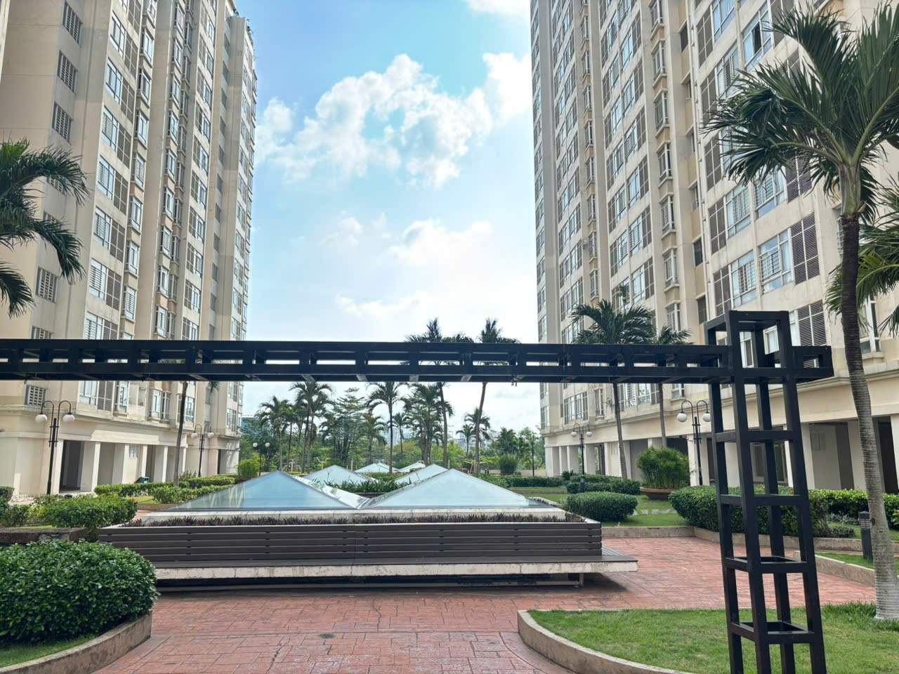 BÁN CĂN HỘ SKY GARDEN 3, PHÚ MỸ HƯNG QUẬN 7 ( 2 TẦNG SÂN THƯỢNG)