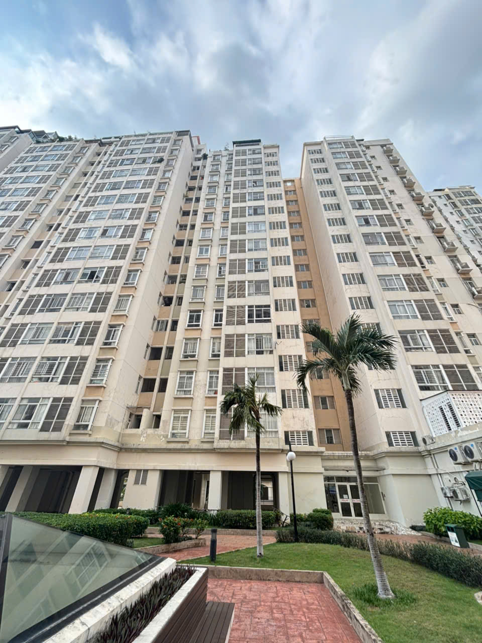BÁN CĂN HỘ SKY GARDEN 3, PHÚ MỸ HƯNG QUẬN 7 ( 2 TẦNG SÂN THƯỢNG)