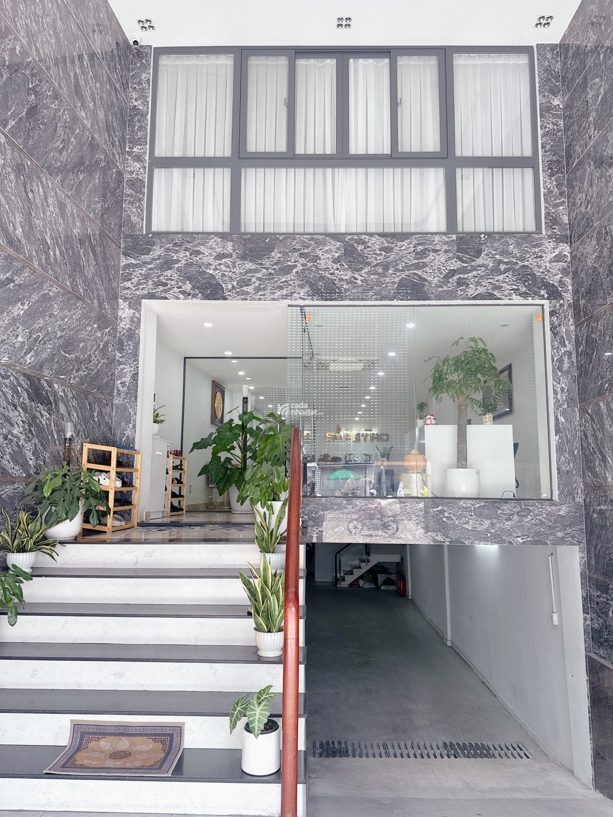 BÁN GẤP TOÀ NHÀ VĂN PHÒNG 8 TẦNG - DT 190m2 NỞ HẬU - MẶT TIỀN ĐƯỜNG NGUYỄN VĂN NGHI