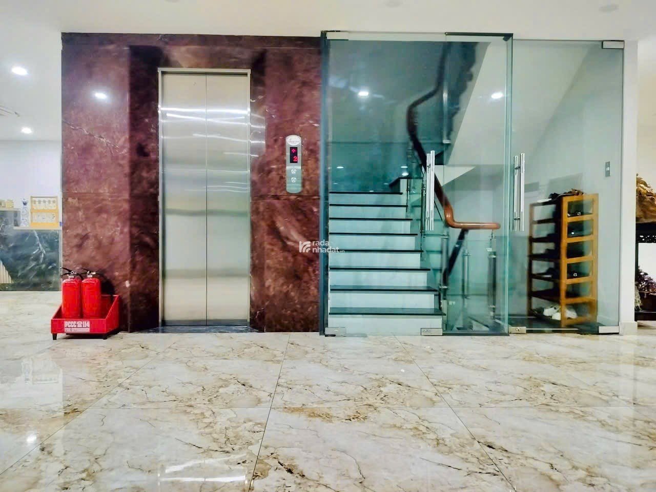 BÁN GẤP TOÀ NHÀ VĂN PHÒNG 8 TẦNG - DT 190m2 NỞ HẬU - MẶT TIỀN ĐƯỜNG NGUYỄN VĂN NGHI