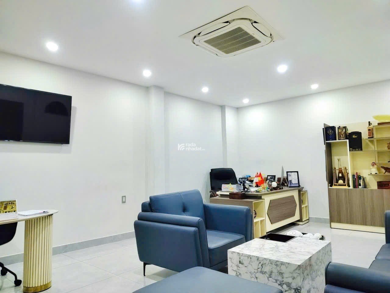 BÁN GẤP TOÀ NHÀ VĂN PHÒNG 8 TẦNG - DT 190m2 NỞ HẬU - MẶT TIỀN ĐƯỜNG NGUYỄN VĂN NGHI