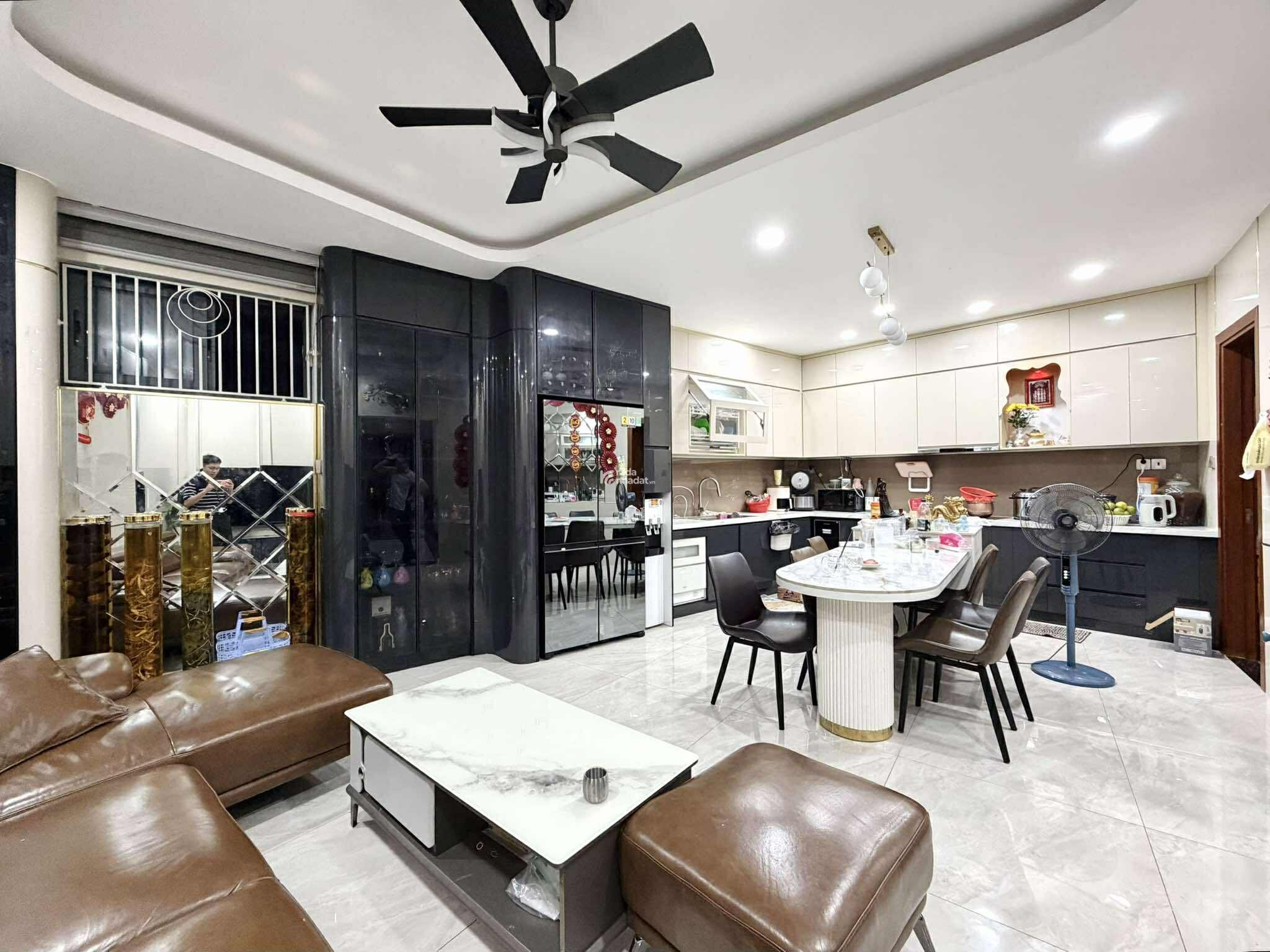 TOÀ NHÀ 8 TẦNG THANG MÁY - LÔ GÓC 3 MẶT THOÁNG - 13 PHÒNG HẺM NHỰA 6M - 24 TỶ