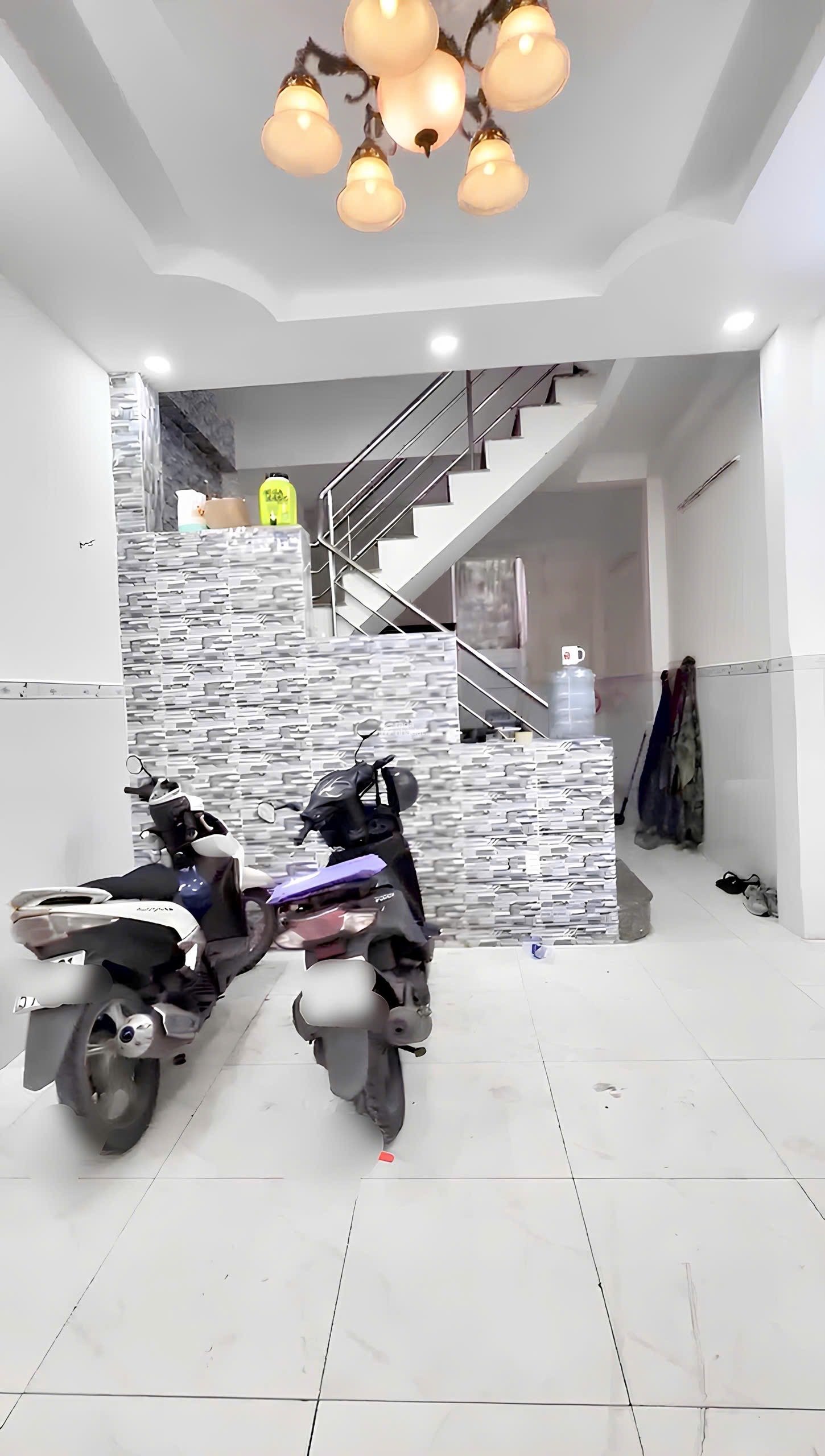 Nhà Đúc 3 Tầng - DT: 4x12 (48m2) - Hạ 1OOTr - Ngay Tân Sơn Nhì -- chỉ 4,x ty