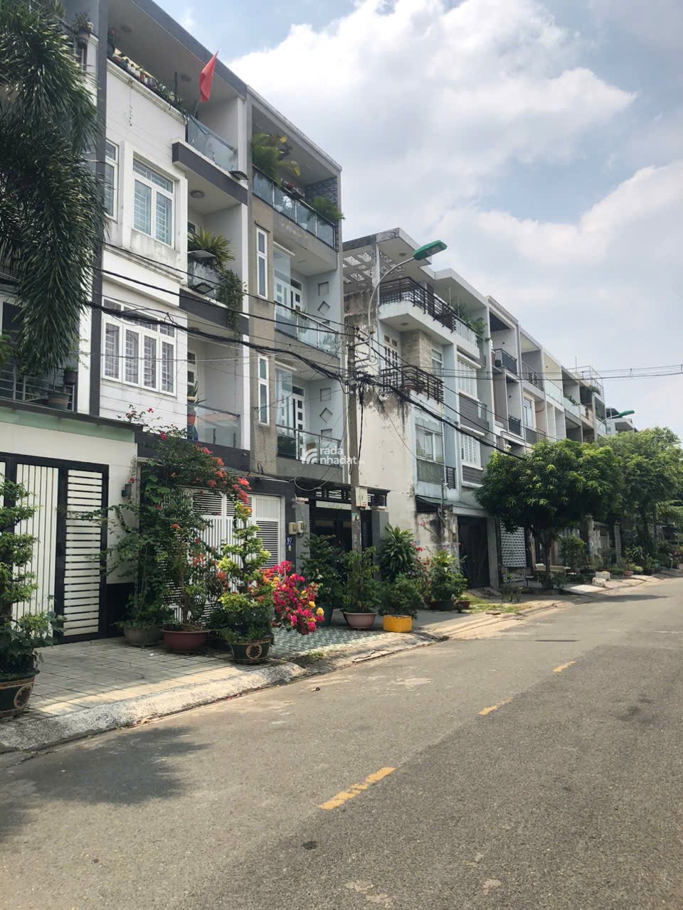 BÁN NHÀ 3 TẦNG MTKD KHU TÊN LỬA 168M2 NGANG KHỦNG 8M THU NHẬP 30TR/TH