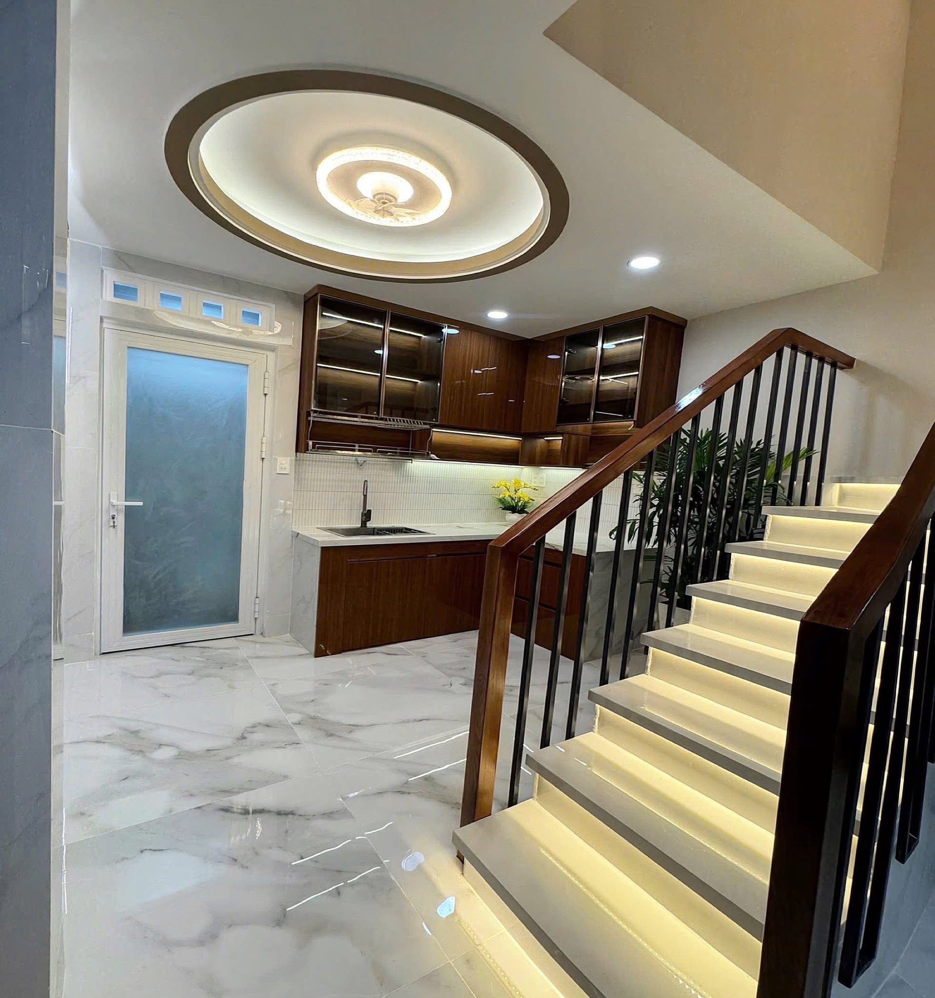 BÁN GẤP SIU PHẨM NHÀ Ngô Quyền Q5, HXH thoải mái, GIÁ 3TỶ950, VỊ TRÍ CỰC ĐẸP, LH ngay