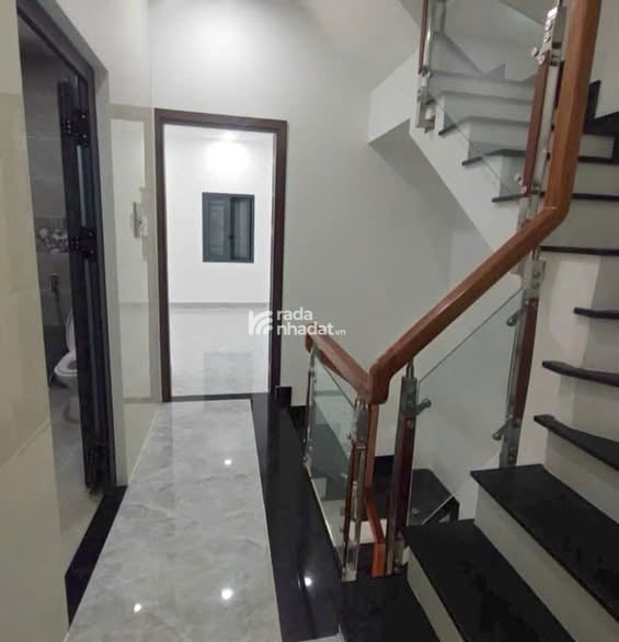 CHO THUÊ NHÀ MẶT TIỀN, MỚI ĐẸP, GIÁP KDC SÔNG ĐÀ, 1 TRỆT 3 LẦU, 4PN, SÂN XE HƠI, 16TR.