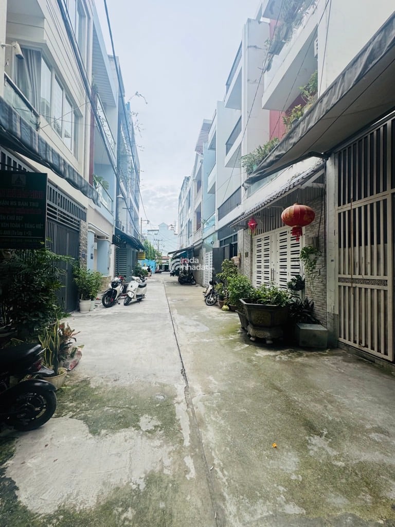 TRUNG TÂM TÂN PHÚ- HẺM 6M XE HƠI NGỦ TRONG NHÀ- NGANG 4.4M CÁCH 50M RA MẶT TIỀN NHỈNH 7TỶ