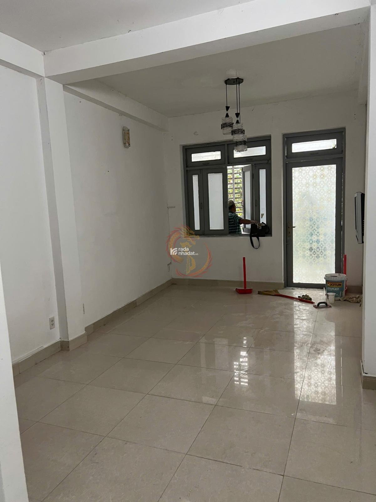 20 tỷ! Bán nhà MT Đ. Hoàng Sa, Q.3 4x17m 4 tầng