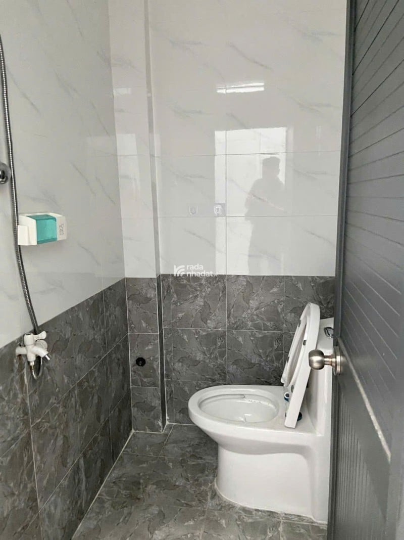 Bán nhà nặt tiền Lý Thánh Tông-ngang 4m-sổ vuông-gần trường-kinh doanh tốt 11 tỷ hơn 