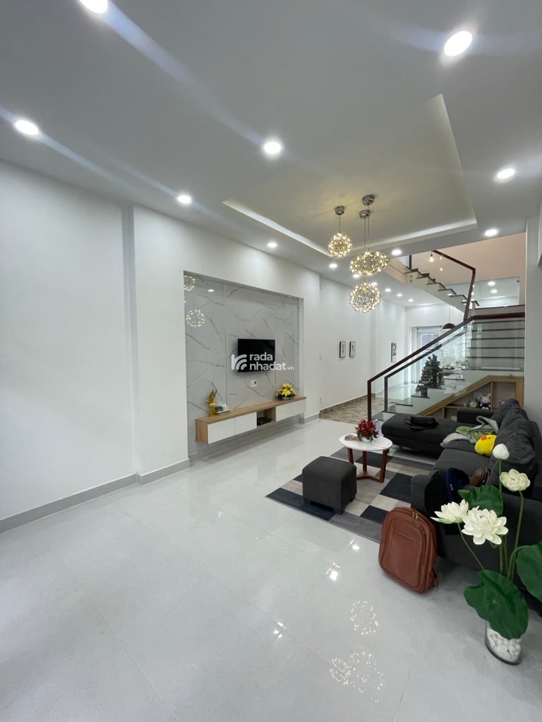 BÁN NHÀ KẾ TÂN KỲ TÂN QUÝ 65M2 3 TẦNG 6 TỶ FULL NỘI THẤT HẺM NHỰA 6M XE HƠI VÀO TẬN NHÀ