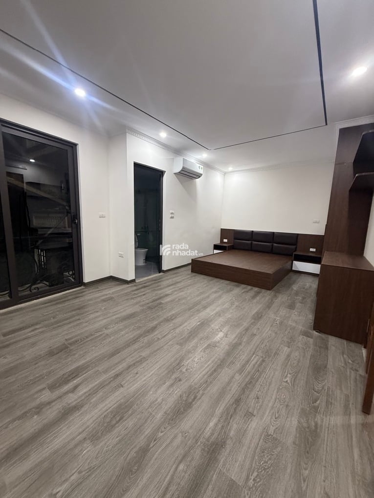 HOÀNG QUỐC VIỆT - HOÀNG HOA THÁM - 6 TẦNG - THANG MÁY - 50M2 - SỔ VUÔNG - GẦN PHỐ - 12.5 TỶ