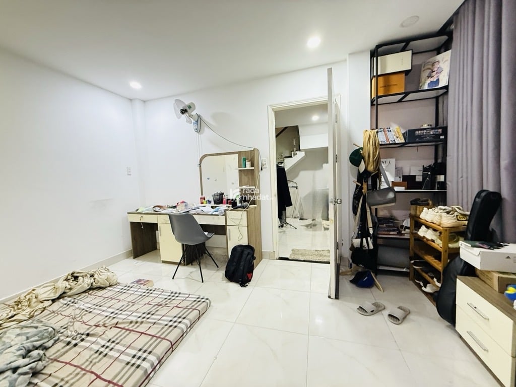  Kết cấu nhà 4 tầng BTCT 4PN, 4WC, Phòng khách, bếp. 