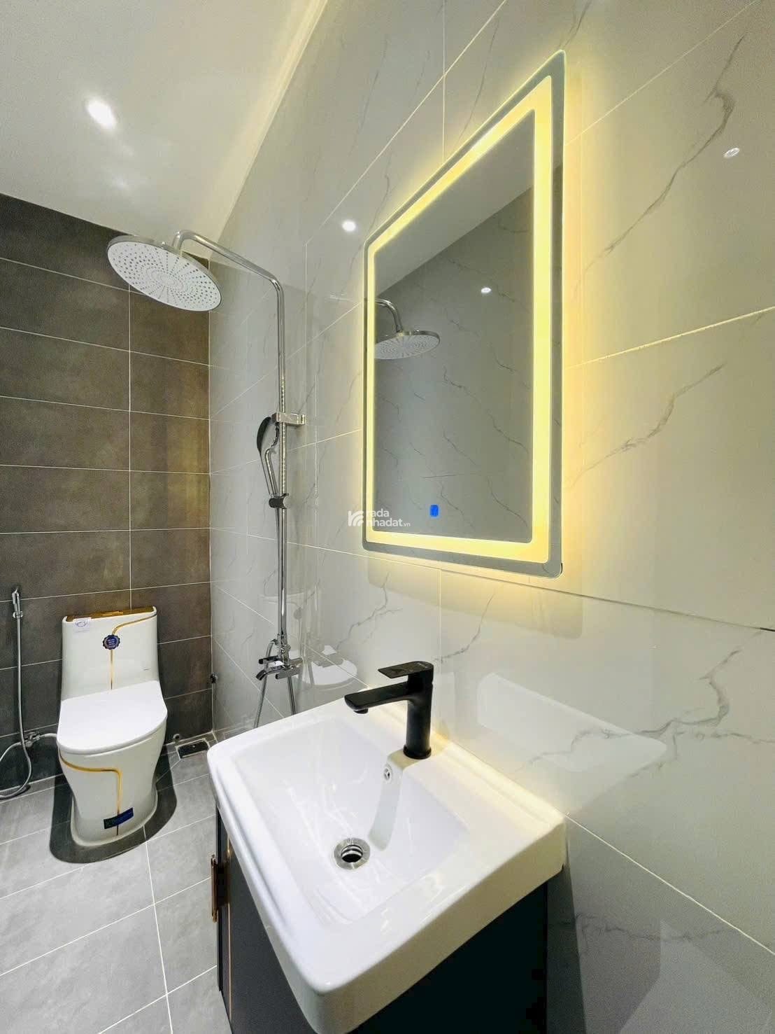 Nhà đẹp Tân Bình, hẻm 4m Lê Văn Sỹ, 52 m2, 3PN, gần chợ Phạm Văn Hai, giá 4.2 tỷ. SHR