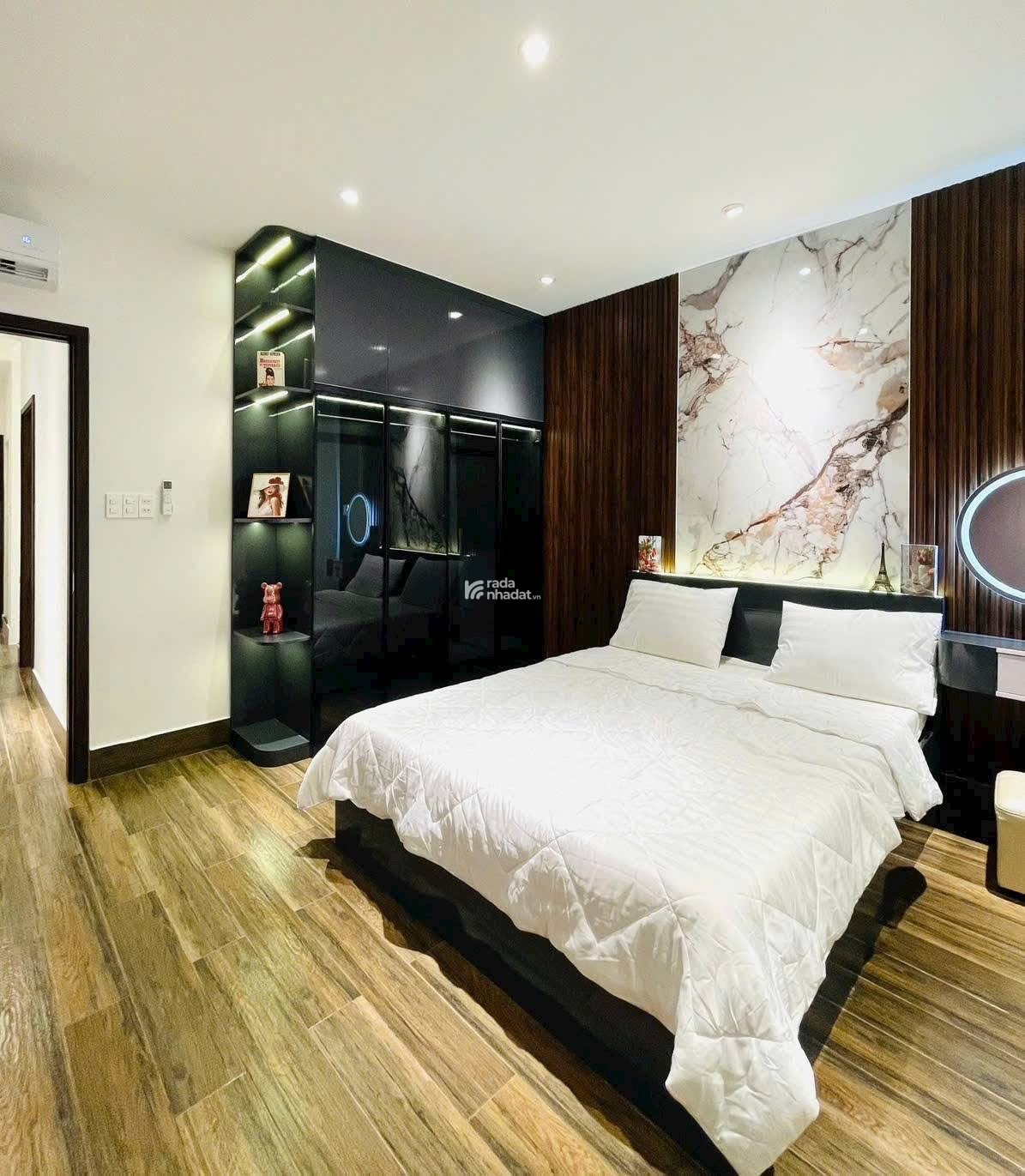Nhà đẹp Tân Bình, hẻm 4m Lê Văn Sỹ, 52 m2, 3PN, gần chợ Phạm Văn Hai, giá 4.2 tỷ. SHR