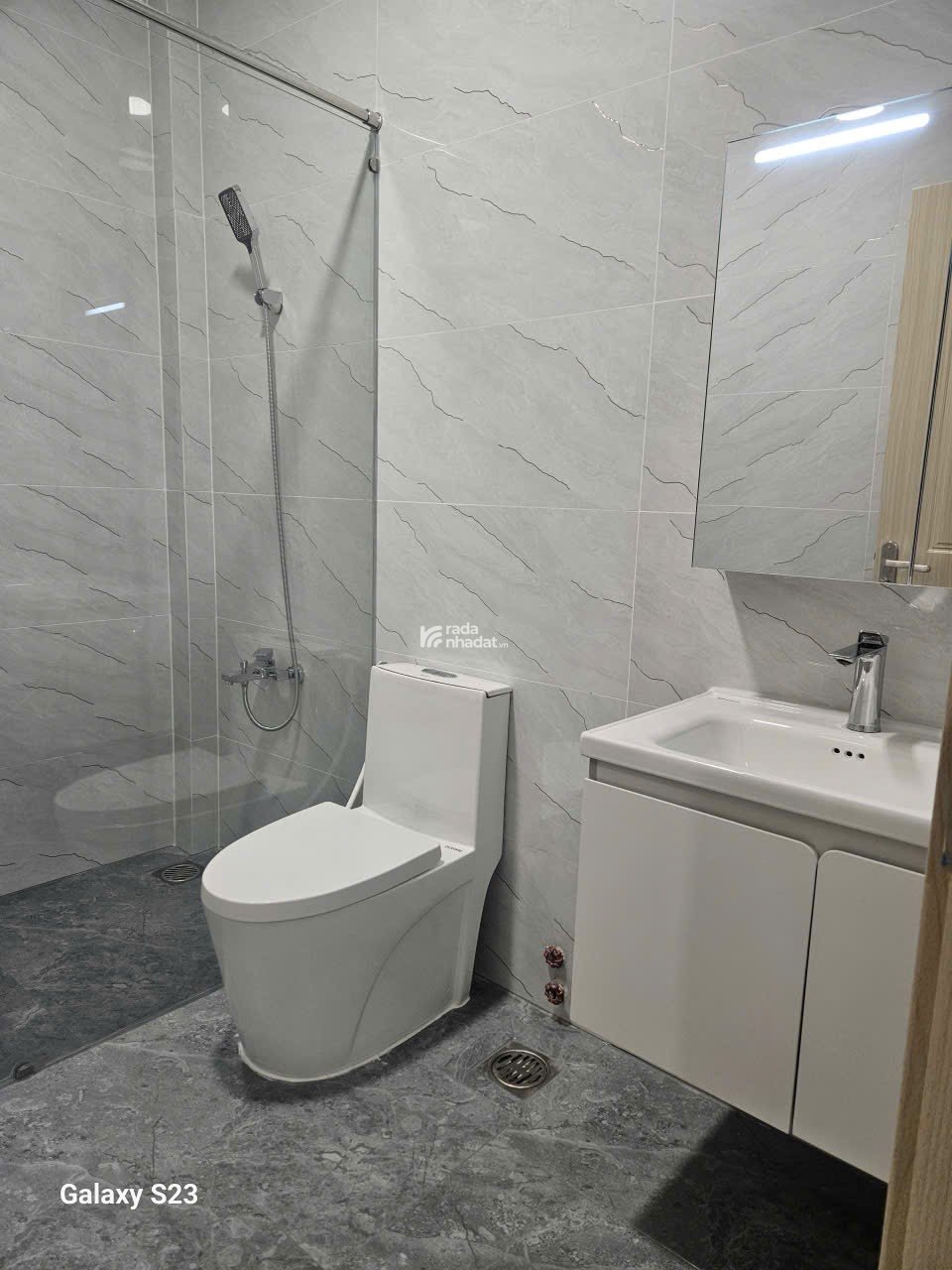 Phòng dv vip . Nội thất cao cấp. Thang máy. Thẻ từ