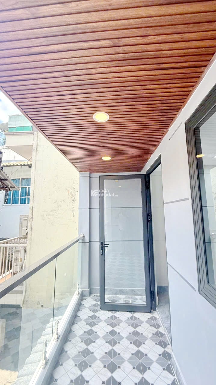 Bán nhà đẹp 2 lầu gần HXH đường Dương Bá Trạc P.2 Quận 8