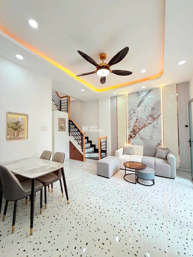 NHÀ 2 TẦNG - CÔNG NHẬN 37M2 - HẺM TRƯỚC NHÀ 5M - CÓ SÂN THƯỢNG VÀ BAN CÔNG