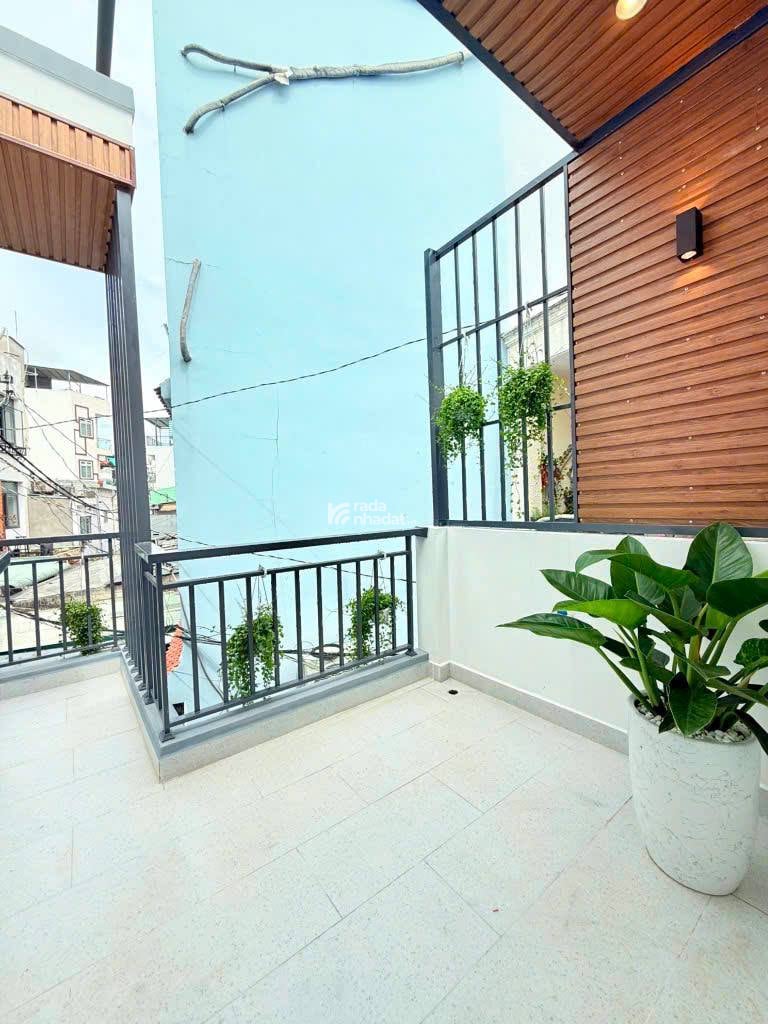 NHÀ 2 TẦNG - CÔNG NHẬN 37M2 - HẺM TRƯỚC NHÀ 5M - CÓ SÂN THƯỢNG VÀ BAN CÔNG