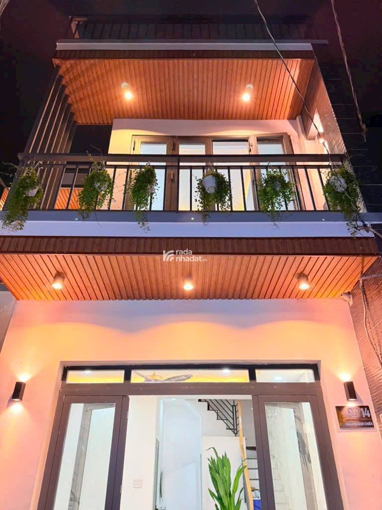 NHÀ 2 TẦNG - CÔNG NHẬN 37M2 - HẺM TRƯỚC NHÀ 5M - CÓ SÂN THƯỢNG VÀ BAN CÔNG