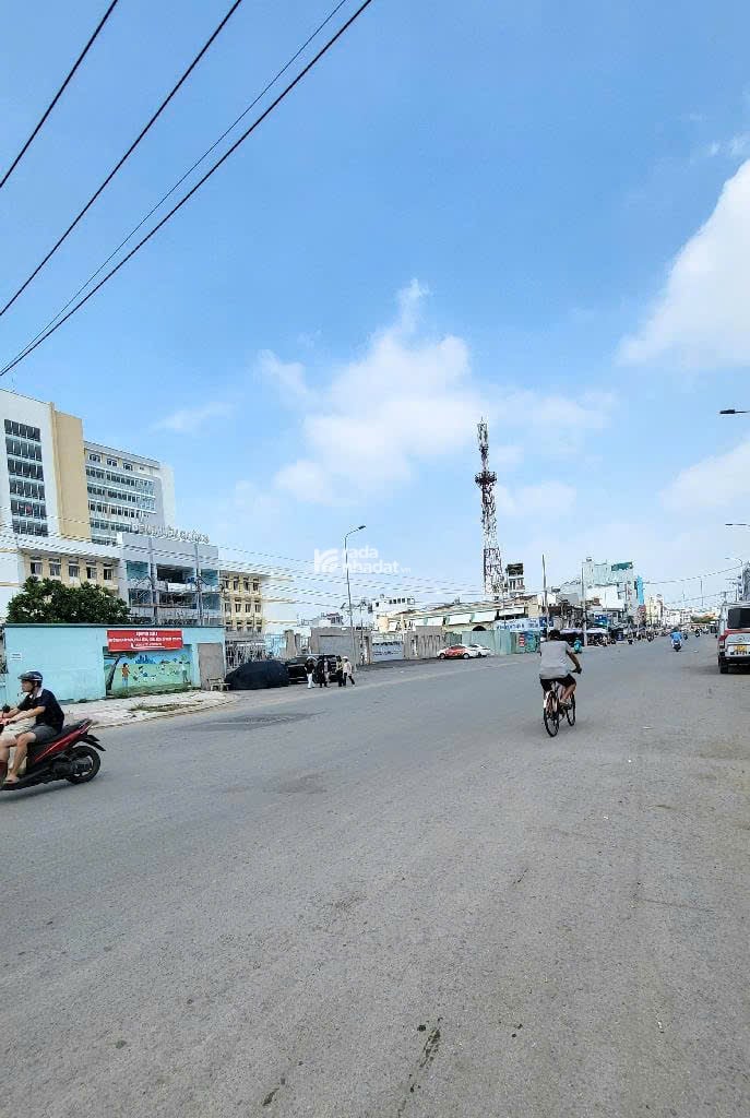 HẺM THÔNG,TRUNG TÂM QUẬN 8, NHÀ ĐẸP 3 TẦNG NỞ HẬU TÀI LỘC Ở NGAY, KINH DOANH TỐT