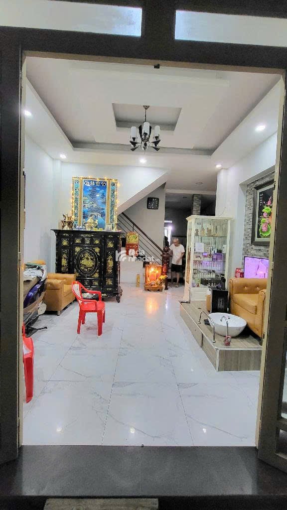 HẺM THÔNG,TRUNG TÂM QUẬN 8, NHÀ ĐẸP 3 TẦNG NỞ HẬU TÀI LỘC Ở NGAY, KINH DOANH TỐT