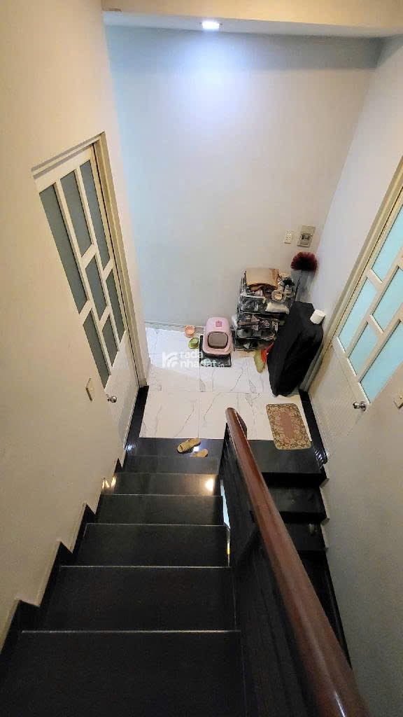 HẺM THÔNG,TRUNG TÂM QUẬN 8, NHÀ ĐẸP 3 TẦNG NỞ HẬU TÀI LỘC Ở NGAY, KINH DOANH TỐT