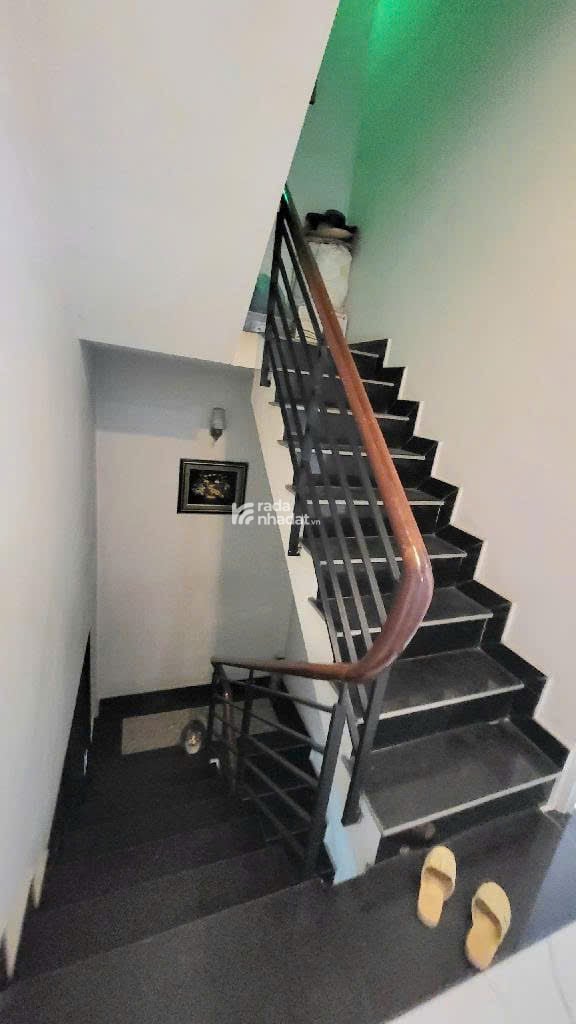 HẺM THÔNG,TRUNG TÂM QUẬN 8, NHÀ ĐẸP 3 TẦNG NỞ HẬU TÀI LỘC Ở NGAY, KINH DOANH TỐT