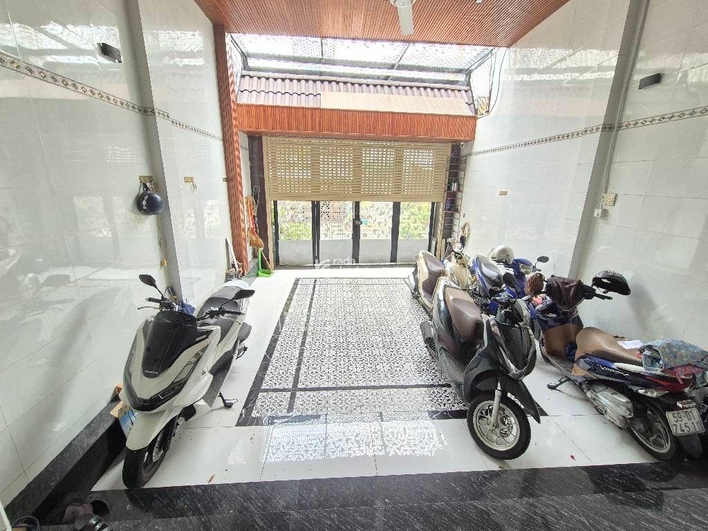 MẶT TIỀN LÊ QUANG SUNG - TIỆN KINH DOANH ĐA NGÀNH NGHỀ - XE HƠI NGỦ TRONG NHÀ