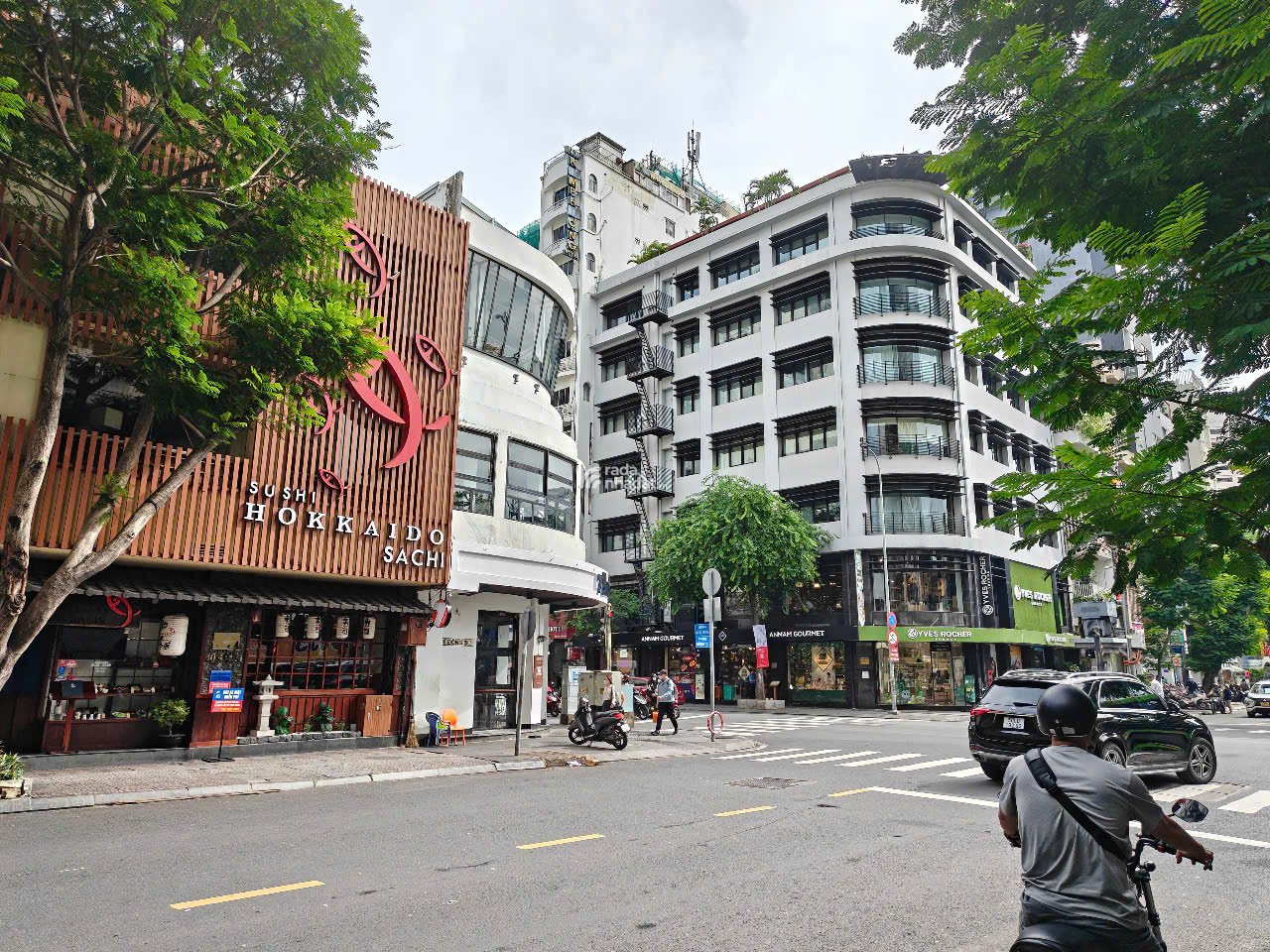 CHO THUÊ MẶT BẰNG KINH DOANH SẦM UẤT ĐƯỜNG ĐÔNG DU TRUNG TÂM QUẬN 1