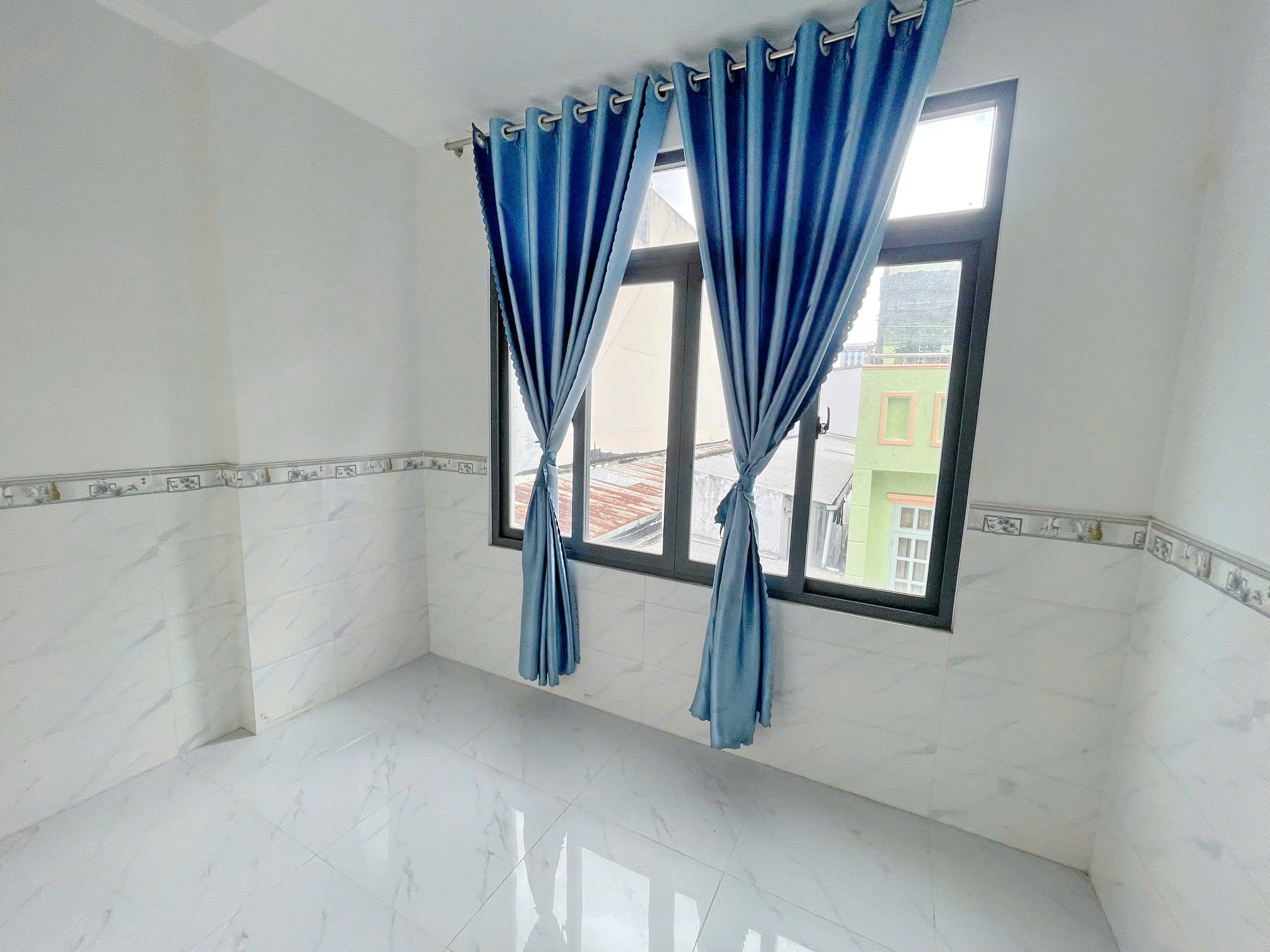 Bán nhà hẻm Q7, 1 trệt 1 lửng 2 lầu, 5,2 tỷ, 66m2.