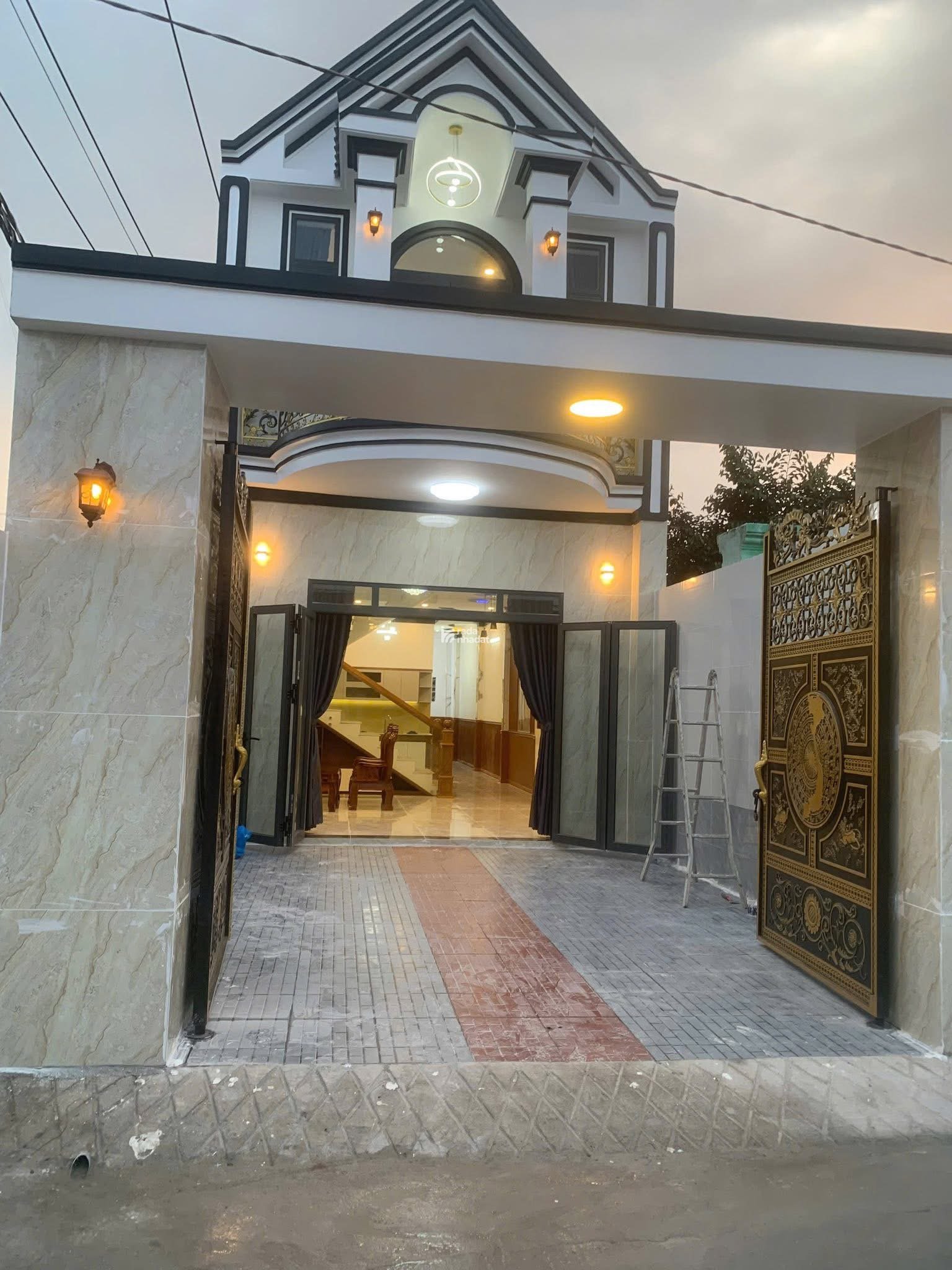 Bán nhà 1 trệt 1 lầu siêu đẹp. Bến Lức - Long AN 