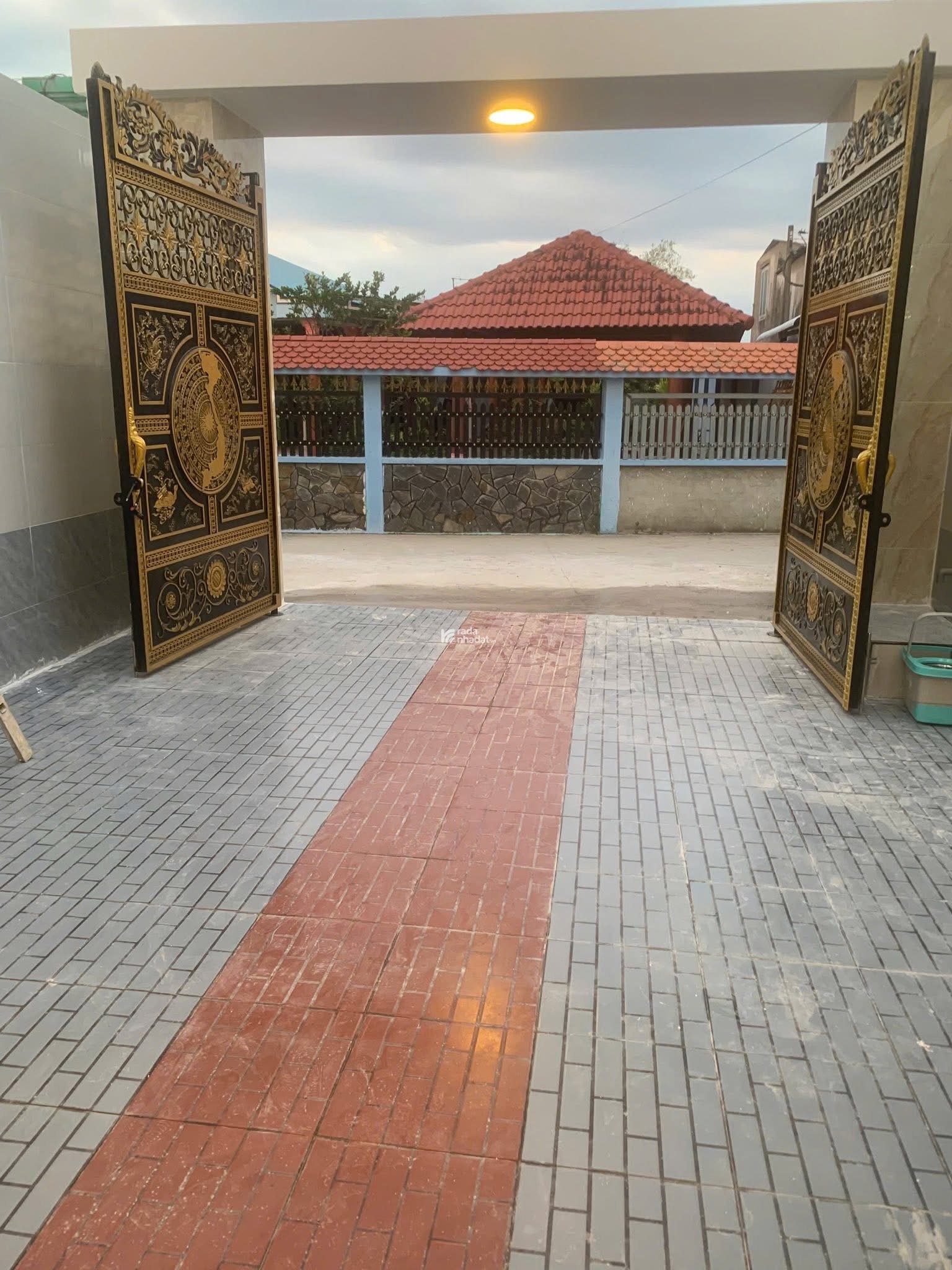 Bán nhà 1 trệt 1 lầu siêu đẹp. Bến Lức - Long AN 