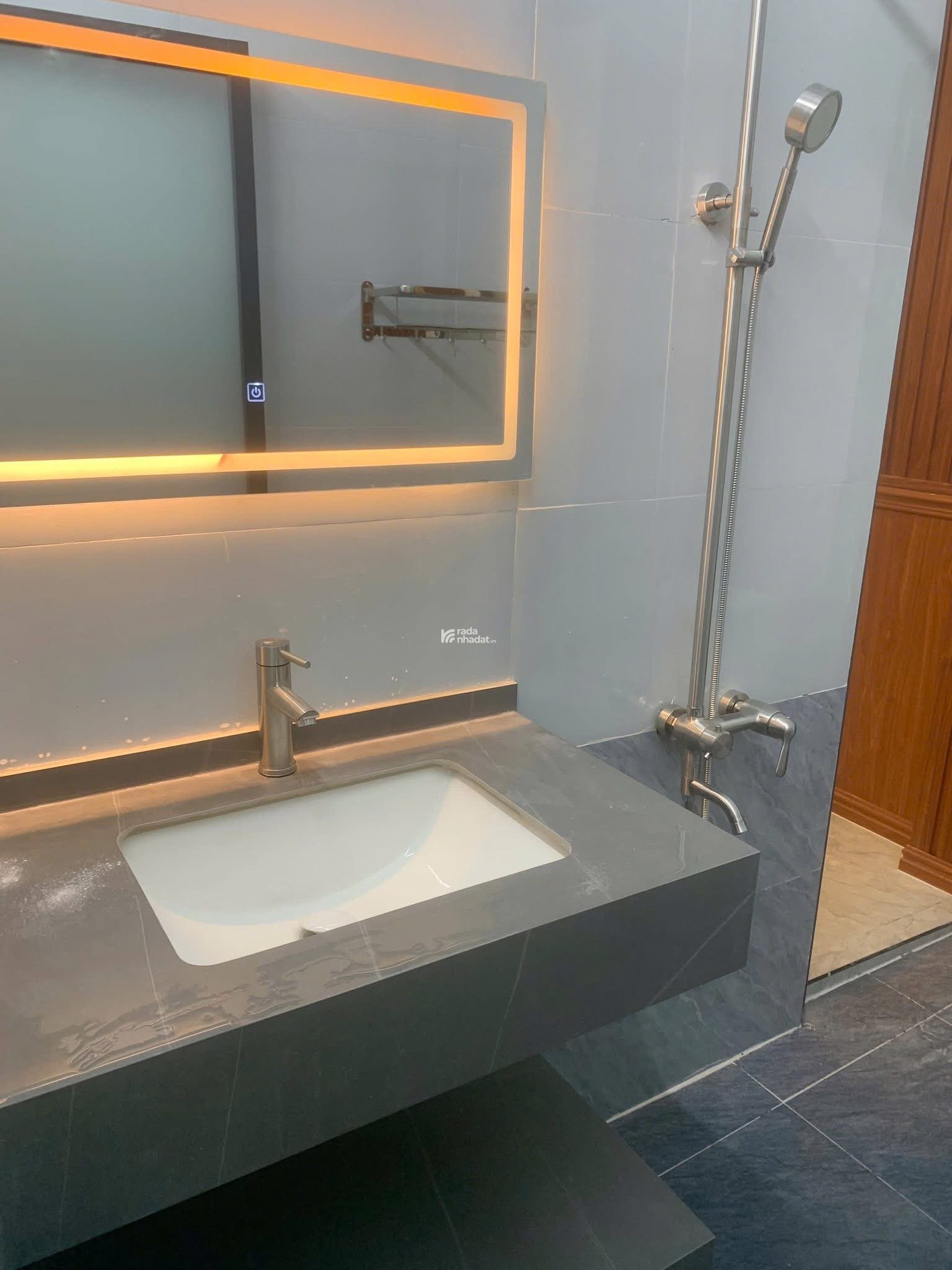 Bán nhà 1 trệt 1 lầu siêu đẹp. Bến Lức - Long AN 