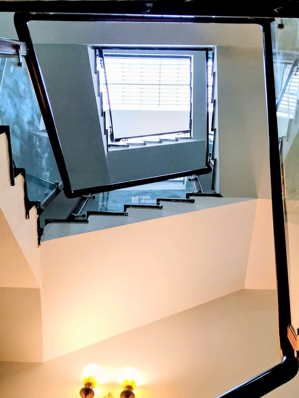 Bán nhà hxh Khuôn Việt- chỉ hơn 100tr/m2