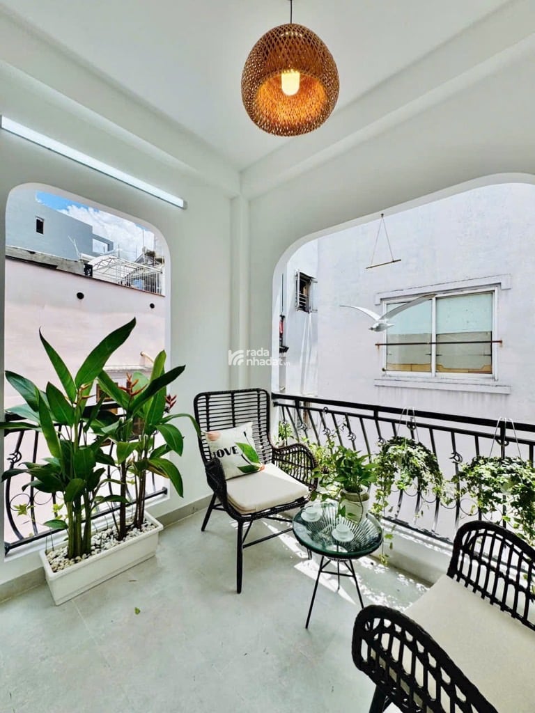 SÁT MT HOÀNG VĂN THỤ, TÂN BÌNH, 30M2 CÓ KẾT CẤU DỄ CẢI TẠO. GIẢM 350TR CHỈ 5.8T 