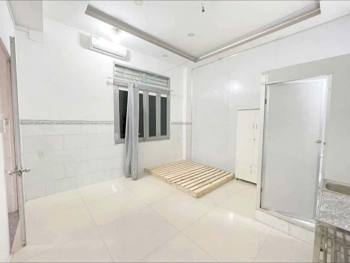  BÁN CĂN HỘ DỊCH VỤ 6 TẦNG, 14 PHÒNG  1 KI ỐT, DÒNG TIỀN 45 TRIỆU/ THÁNG, GẦN CHỢ HIỆP THÀNH-