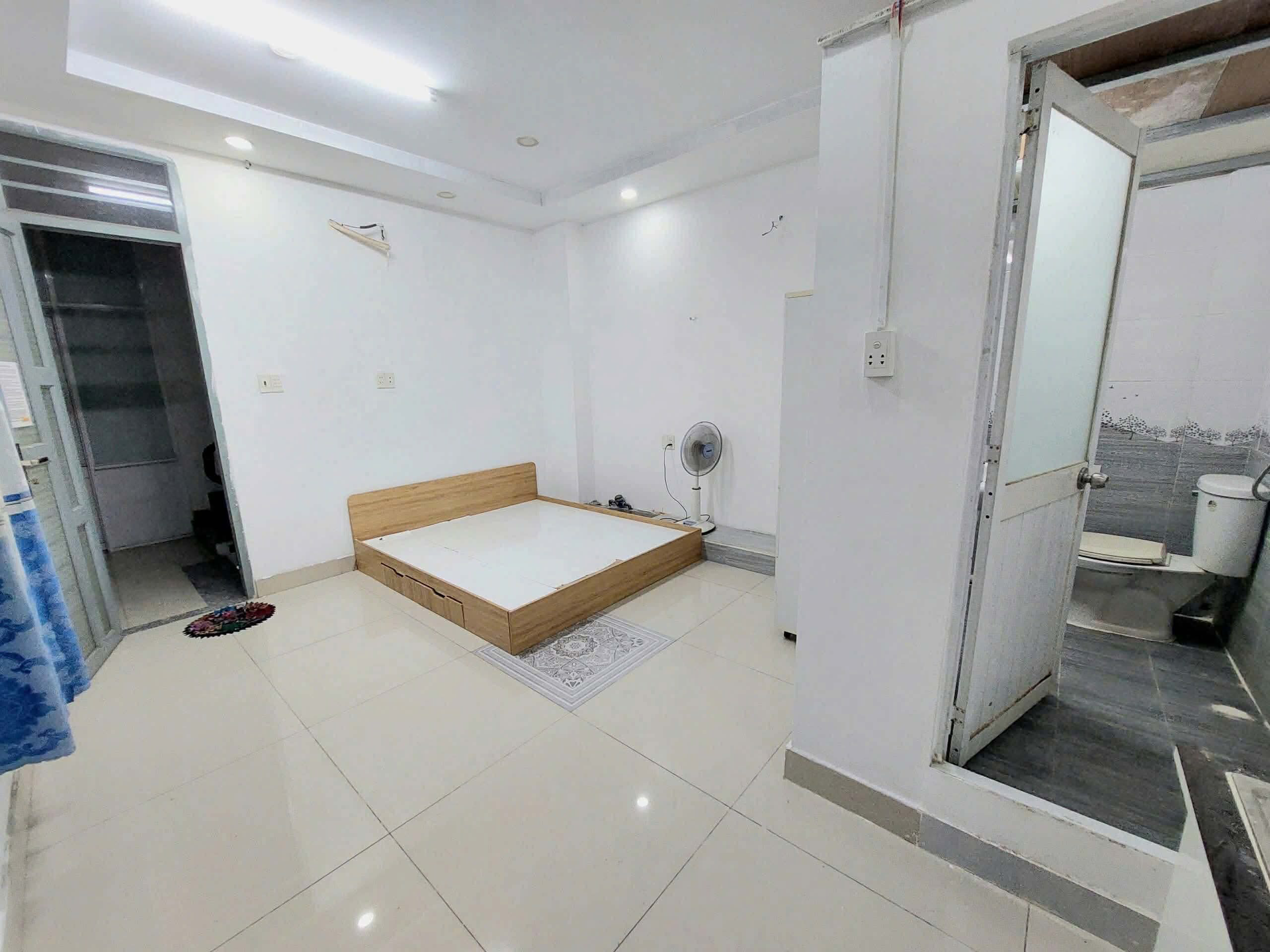  BÁN CĂN HỘ DỊCH VỤ 6 TẦNG, 14 PHÒNG  1 KI ỐT, DÒNG TIỀN 45 TRIỆU/ THÁNG, GẦN CHỢ HIỆP THÀNH-