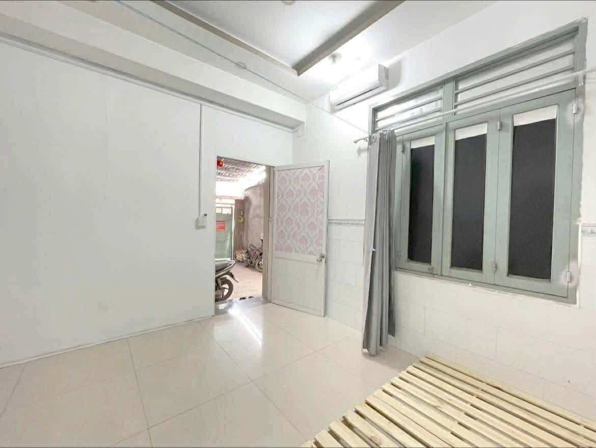  BÁN CĂN HỘ DỊCH VỤ 6 TẦNG, 14 PHÒNG  1 KI ỐT, DÒNG TIỀN 45 TRIỆU/ THÁNG, GẦN CHỢ HIỆP THÀNH-