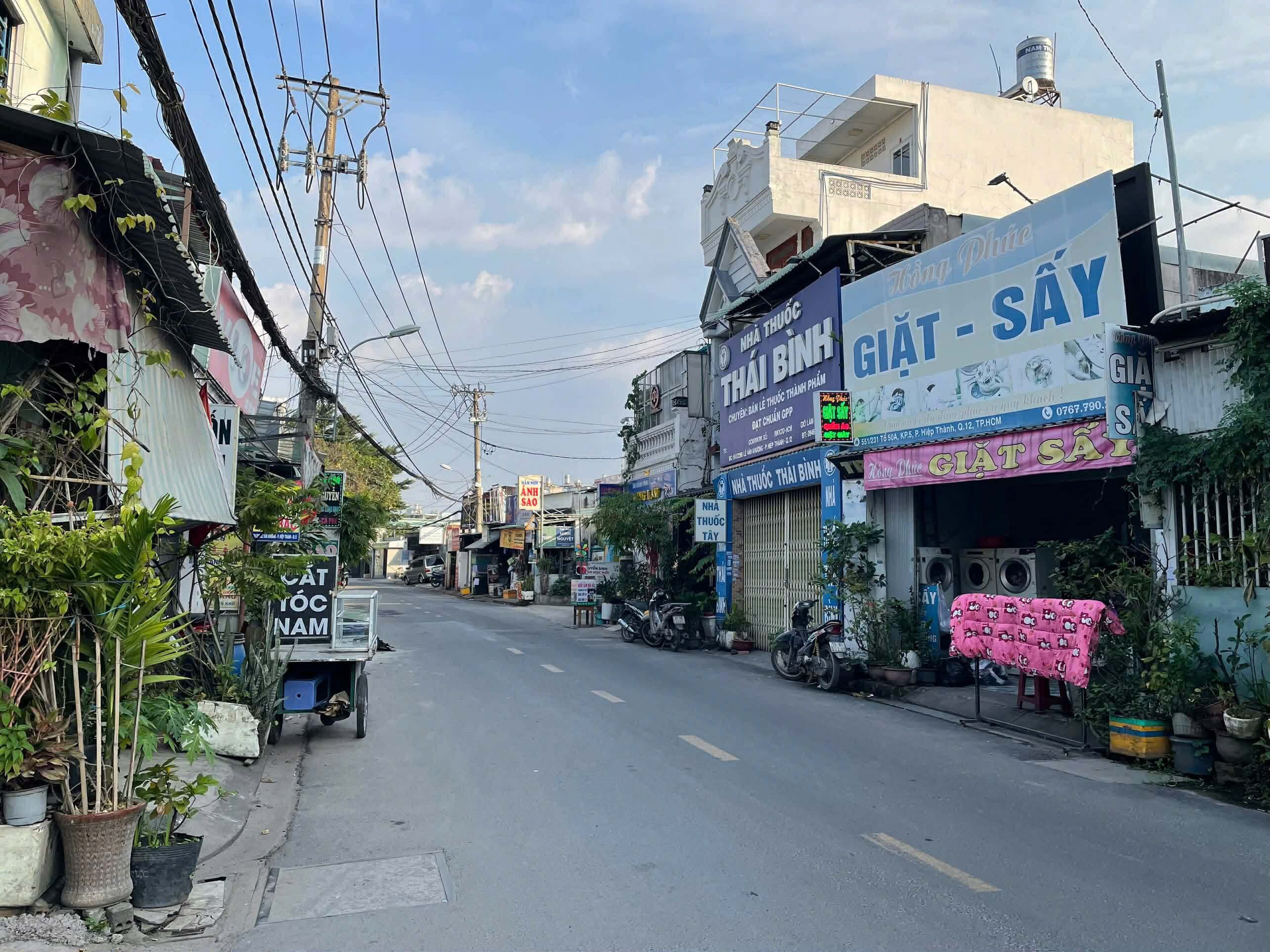  BÁN CĂN HỘ DỊCH VỤ 6 TẦNG, 14 PHÒNG  1 KI ỐT, DÒNG TIỀN 45 TRIỆU/ THÁNG, GẦN CHỢ HIỆP THÀNH-